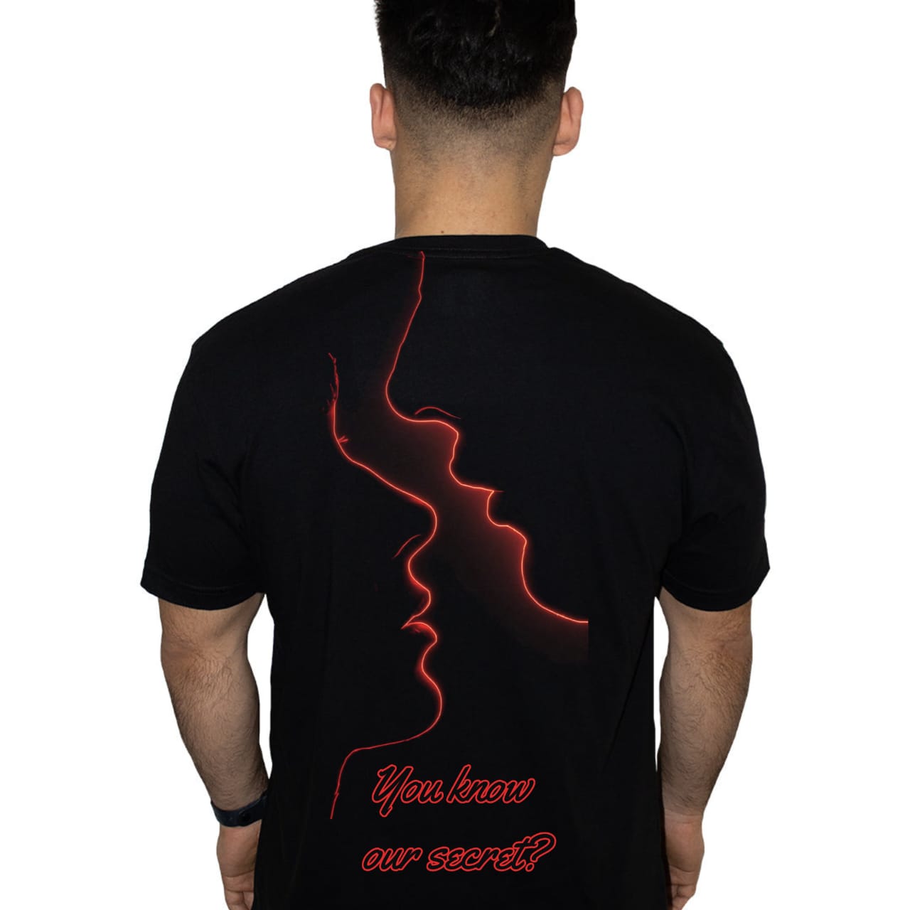 Playera Secret!, diseño rojo en espalda